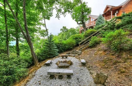 Maggie Valley House | 4 King bedrooms, great view, hot-tub in Gated Smoky Mtn Retreat