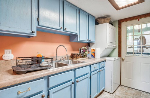 Robbinsville Cabin | 4 Mi to Lake Santeetlah: Cabin w/Deck & Views