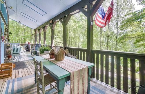 Robbinsville Cabin | 4 Mi to Lake Santeetlah: Cabin w/Deck & Views