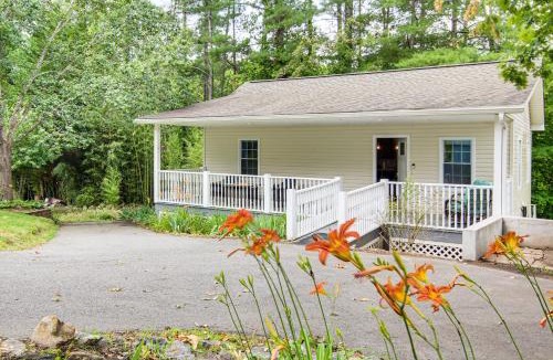 Weaverville House | 4 Mi to Main Street Petite Weaverville Escape!