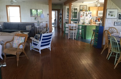 Wrightsville Beach House | 4 plus nights 400 per night. Excluding Thanksgiving only 2025. Charming cottage!
