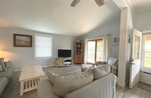 Avon House | 40255 N Beachcomber Dr Home