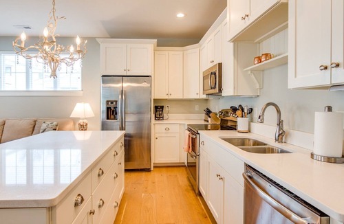 Northeast Virginia Beach Villa | 410b The King Neptune House