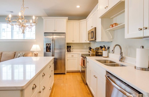 Northeast Virginia Beach Villa | 410b The King Neptune House