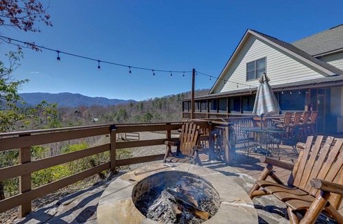 Bryson City House | 414 m² House ∙ 4 bedrooms ∙ 11 guests