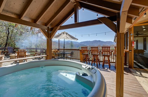 Bryson City House | 414 m² House ∙ 4 bedrooms ∙ 11 guests