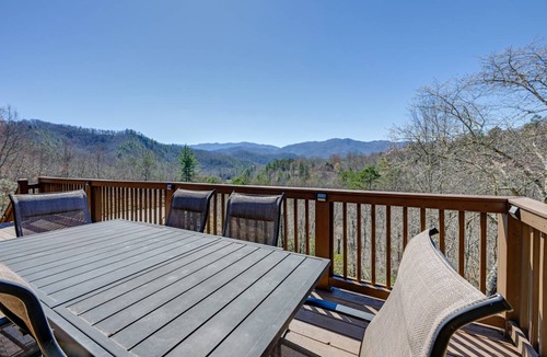 Bryson City House | 414 m² House ∙ 4 bedrooms ∙ 11 guests