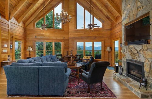 Old Fort Cabin | 418 m² Cabin ∙ 4 bedrooms ∙ 8 guests