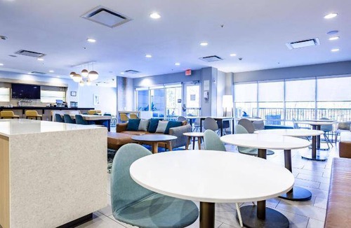 Southwest Raleigh Hotel | 42 m² Hotel ∙ 127 guests