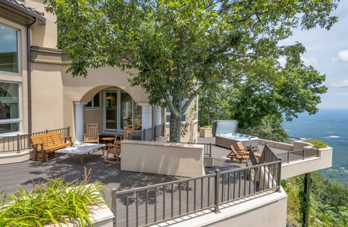Lynn House | 427 m² House ∙ 4 bedrooms ∙ 8 guests