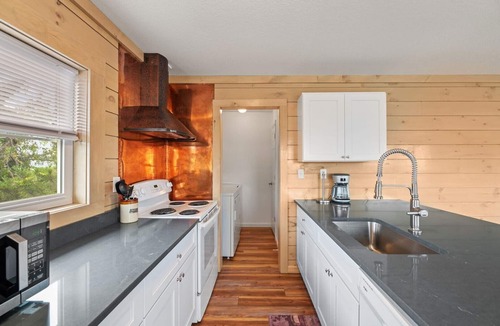 South Nags Head House | 427 - Newly Renovated Nags Head Ocean-Side Rental Just Steps to the Beach