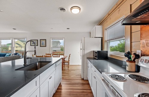 South Nags Head House | 427 - Newly Renovated Nags Head Ocean-Side Rental Just Steps to the Beach