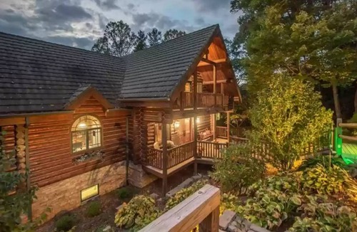 Blowing Rock Cabin | 429 m² Cabin ∙ 4 bedrooms ∙ 12 guests