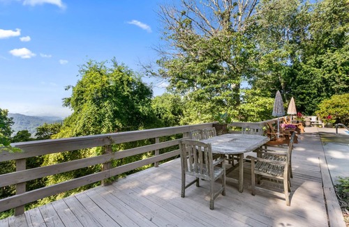 Asheville House | 434 m² House ∙ 5 bedrooms ∙ 12 guests