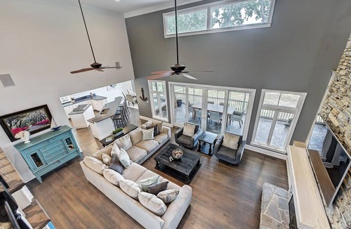 Mooresville House | 441 m² House ∙ 7 bedrooms ∙ 18 guests