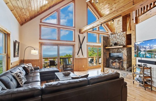 Beech Mountain Cabin | 450 m² Lodge ∙ 6 bedrooms ∙ 15 guests