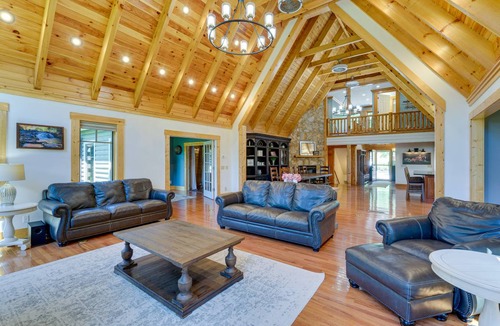 Hayesville House | 464 m² House ∙ 5 bedrooms ∙ 13 guests