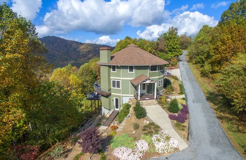 Black Mountain House | 465 m² House ∙ 5 bedrooms ∙ 10 guests