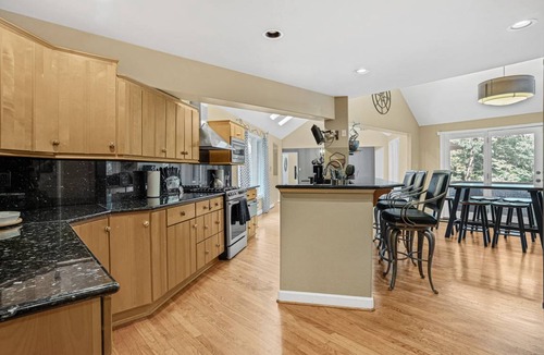 Mooresville House | 465 m² House ∙ 5 bedrooms ∙ 12 guests
