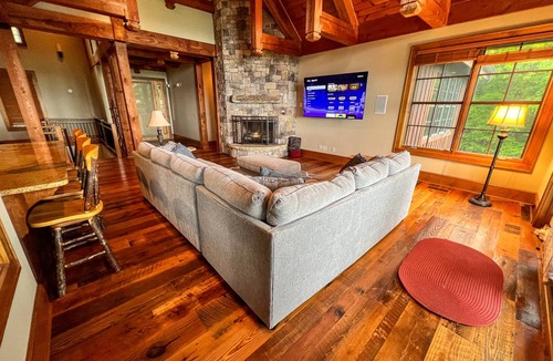 West Jefferson House | 466 m² House ∙ 6 bedrooms ∙ 12 guests