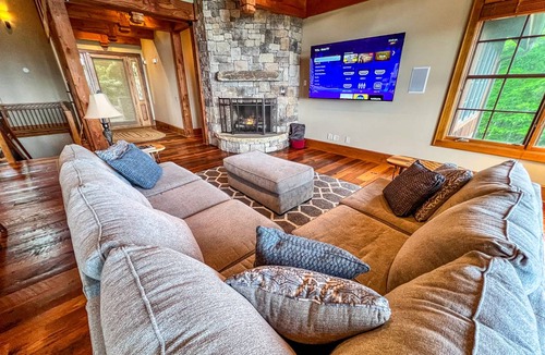 West Jefferson House | 466 m² House ∙ 6 bedrooms ∙ 12 guests