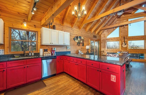 Marshall Cabin | 48 Acres~Hot Tub~Fire Pit~Game Room~Near Asheville