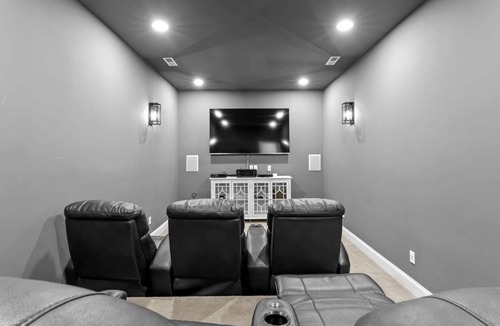 Mooresville House | 487 m² House ∙ 7 bedrooms ∙ 20 guests