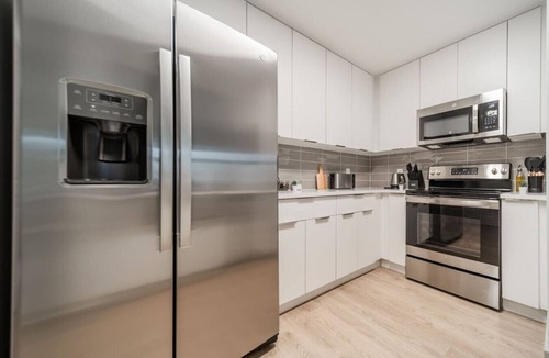 Charlotte Center City Apartment | 4Bed/2Bath - W/Wi-Fi +Fitness Centre +Truist Field