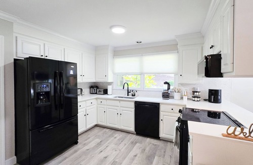 Waxhaw House | 4BR/3 Kings 1 Queen, Patio & Large Fenced Backyard