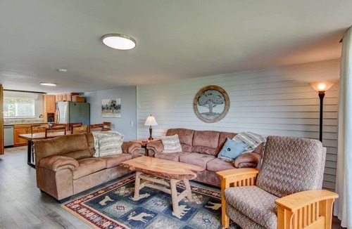 Sugar Mountain House | 4BR/4Bath Townhome w/AC, Walk to Ski, Golf, Tennis, Hiking and More!