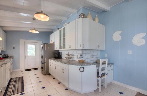 Long Beach House | 4BR/5BA - Walk to Beach/Shops/Dining, Sleeps 12