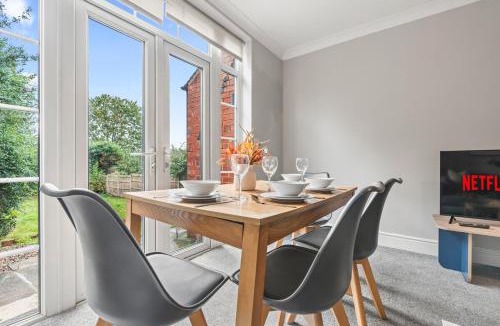 Bramcote House | 4BR Beeston Contractor Stay - Sleeps 8 with Parking