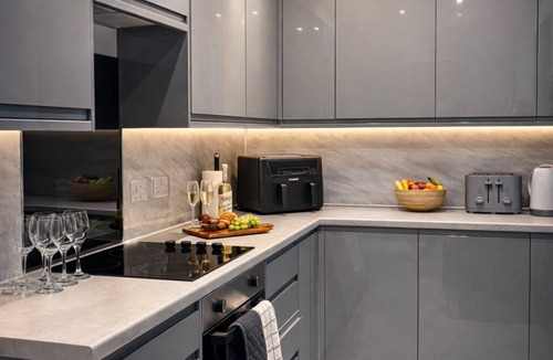 Scunthorpe House | 4BR Executive Accommodation | Private Parking | Fast Wi-Fi