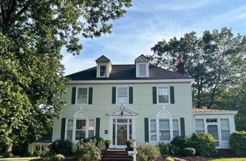 Reidsville House | 4BR Historic Home and 2BR Guest House in Reidsville