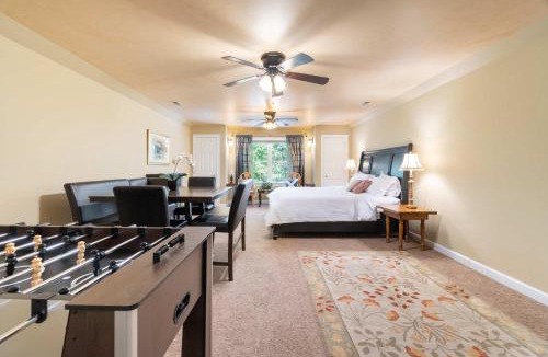 Sherrills Ford House | 4BR House Near Lake - Hot Tub, Arcade & Fire Pit