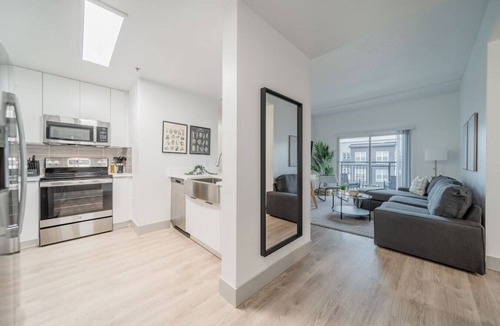 Third Ward Apartment | 4BR Modern Apt Central Location near Spectrum Std