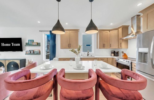 Katie Hill Neighborhood Apartment | 4BR Nashville Hideaway - Rooftop Views - Fire Pit