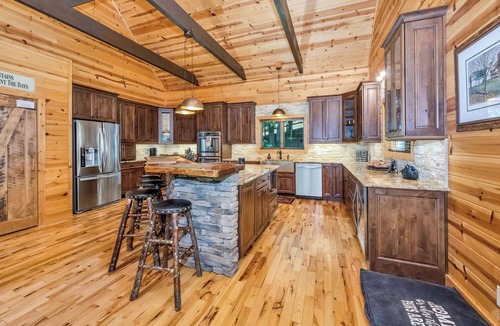 Lansing Cabin | 5 Acres to Roam | Stocked Game Room + Wet Bar | Our Place to Paws