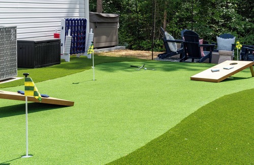 Paw Creek House | 5 Bd 2.5 bath house in Charlotte w/Hot Tub, Game Room, Putting Green, & Fire Pit