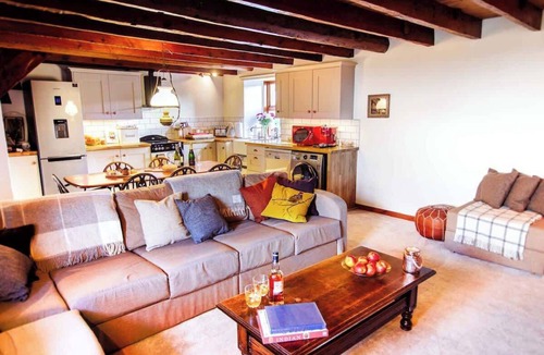 Fraserburgh Cottage | 5 Bed, 2 Bath Cottage with HotTub & Sauna