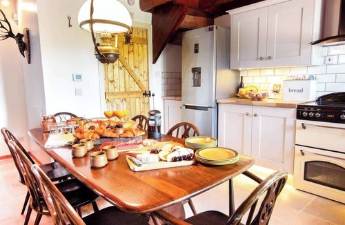 Fraserburgh Cottage | 5 Bed, 2 Bath Cottage with HotTub & Sauna