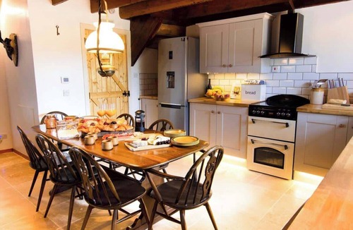 Fraserburgh Cottage | 5 Bed, 2 Bath Cottage with HotTub & Sauna