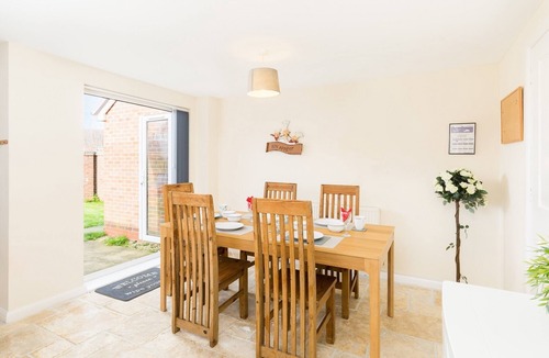 Wolverhampton House | 5 bed house with free parking in quiet location