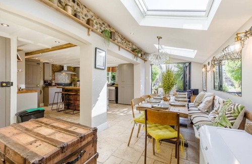 Blofield Cottage | 5 Bed in Blofield (oc-s33037)