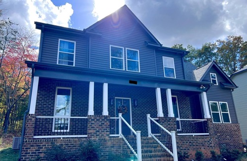 Westport House | 5-Bedroom Family House - Lake Norman - Westport