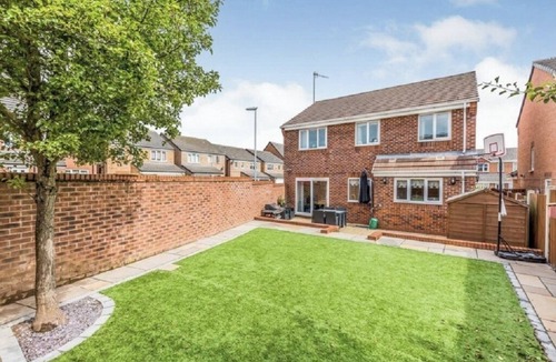 Newcastle-Under-Lyme House | 5 BEDROOM/4 BATHROOM MODERN DETACHED HOUSE