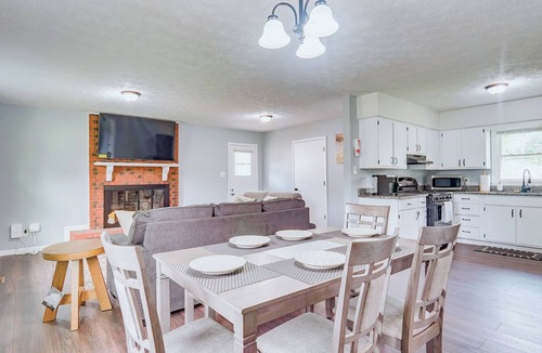 Fayetteville House | 5 Mi to Dtwn: Family-Friendly Fayetteville Home!