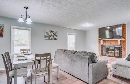 Fayetteville House | 5 Mi to Dtwn Family-Friendly Fayetteville Home!