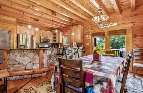 Rutherfordton Cabin | 5 miles to Tryon Equestrian Center large log cabin 4 Bedroom 2.5 bath