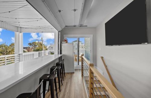 Wilmington Beach Apartment | 5 min walk to Beach Roof Patio Office Garage BBQ